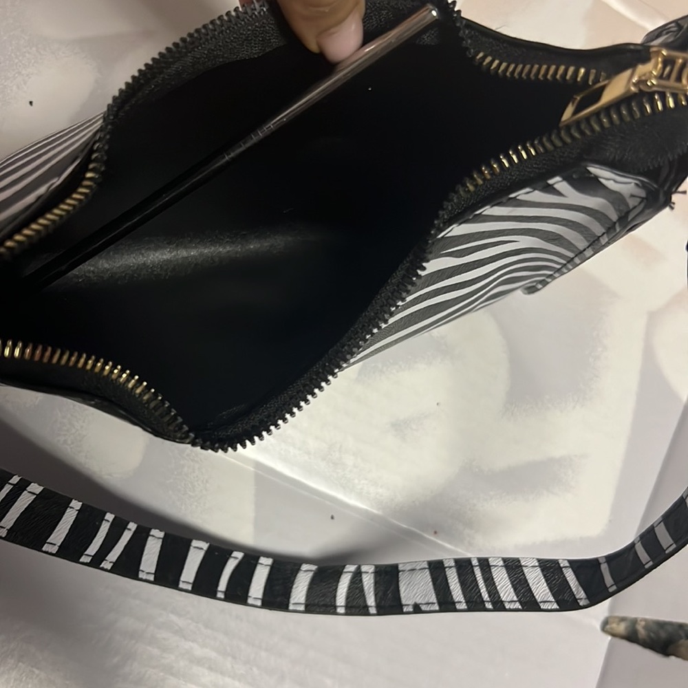 Zebra pattern shoulder bad - Picture 4 of 4